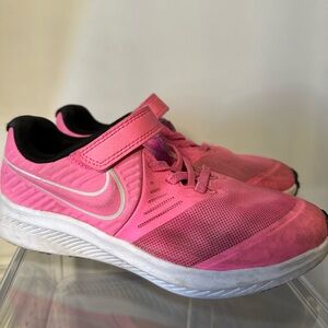 Girls Nike shoes sz 3